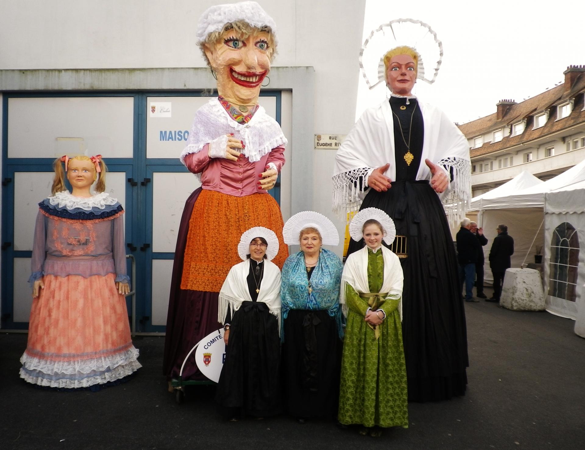 Calais fete du hareng 2014 boulonnaises et courguinoise
