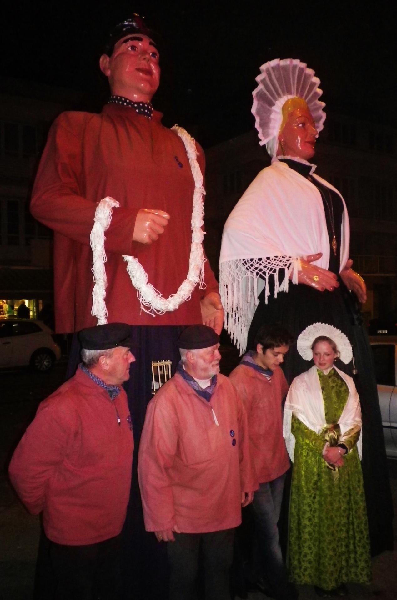 Les geants de boulogne a la fete du hareng calais 2014