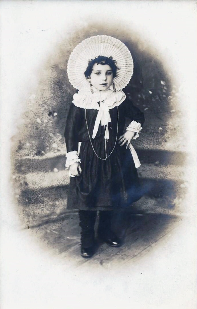 Photographie ancienne jeune matelote calaisienne