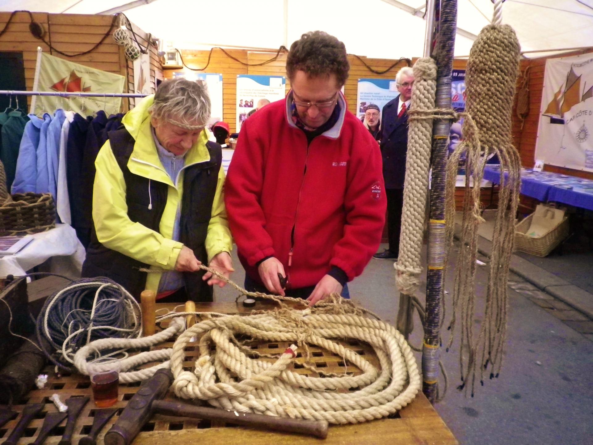 Travaux de matelotage a la fete du hareng calais courgain