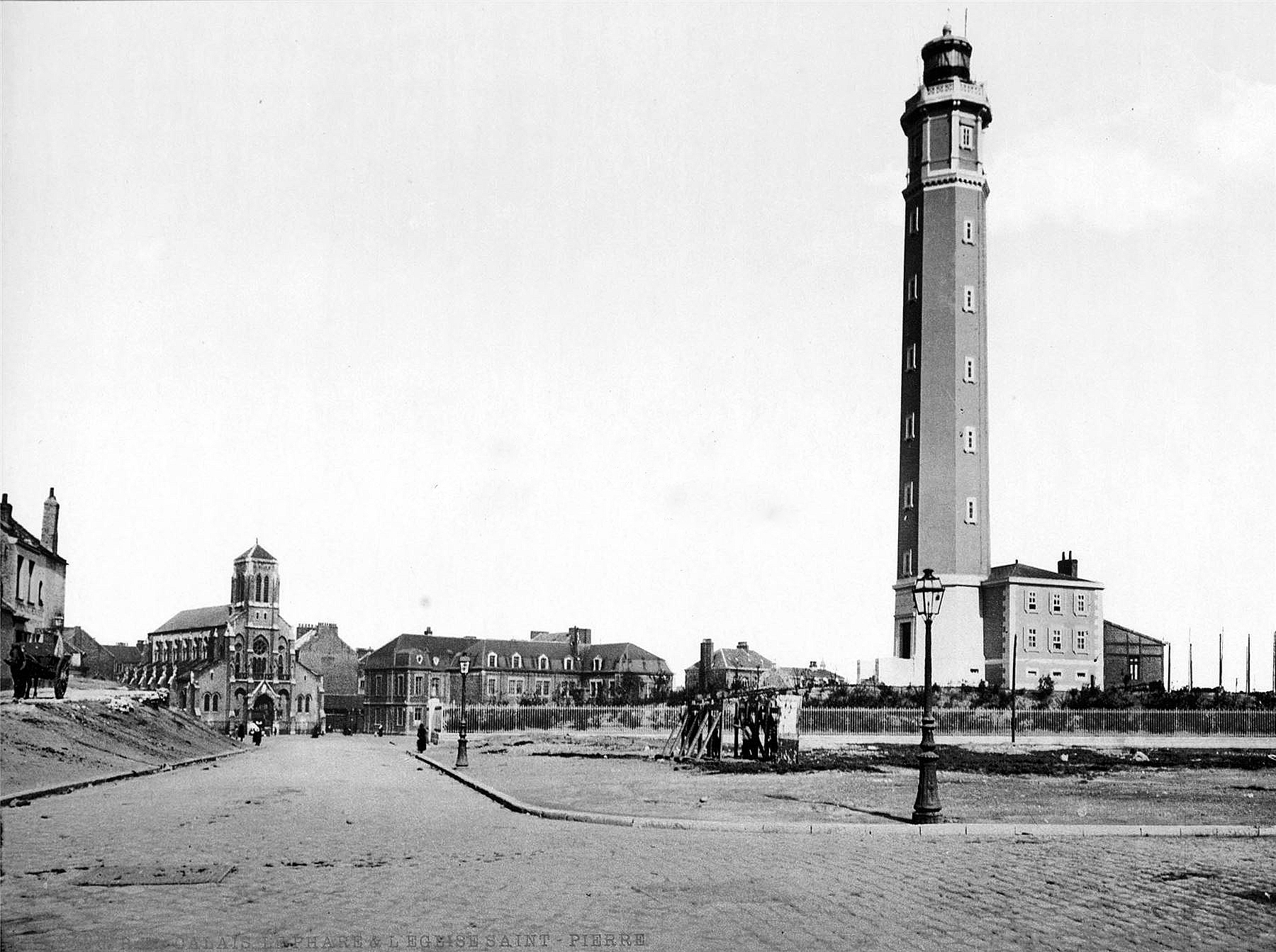 Calais 1895 le phare et ses environs
