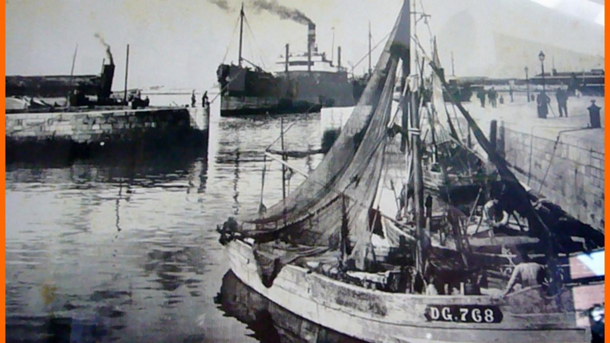 Calais le bassin du paradis bateau cal dg 768 encadre