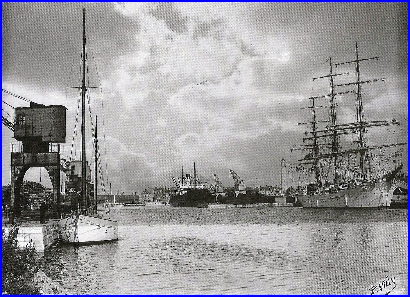 Calais vue generale de la premiere darse du bassin ouest vers 1930 encadre